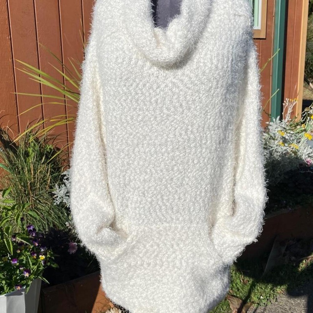 White Fuzzy Shimmer Cowl Neck Sweater XXL Kangaroo Pocket Eyelash Knit